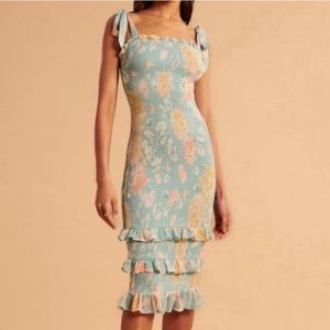 NWT smocked floral tie strap midi dress